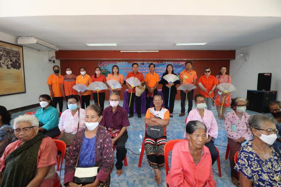 โครงการส่งเสริมอาชีพการทำไม้กวาดจากเส้นพลาสติก ให้กับคนพิการ ผู้ดูแลคนพิการ ตำบลห้วยสามพาด 